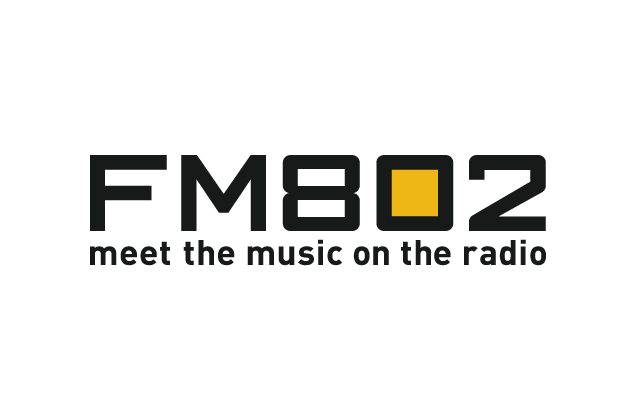 FM802