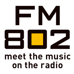 FM802