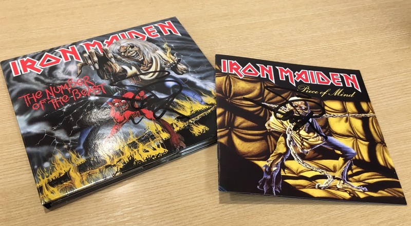 今夜のPRESENT☆サイン入りIRON MAIDENのブックレット