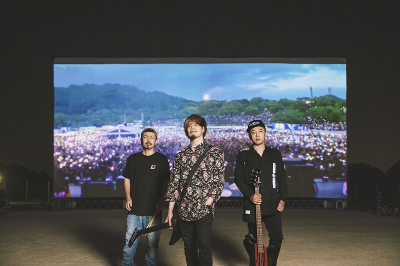 現在、<< 10-FEET >> 3人揃って #RK802 に生出演中!!!　@takuma10feet @naoki10feet