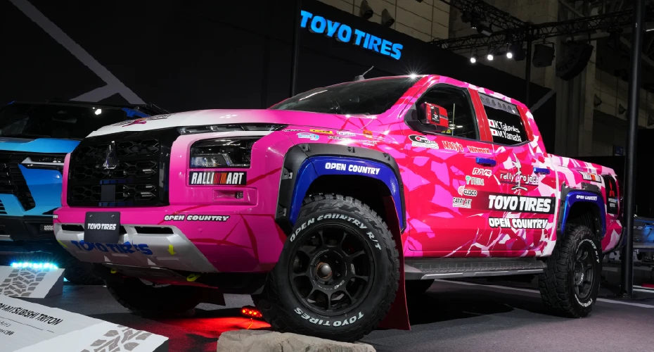 竹岡 圭チームラリー車両 MOMOTON MITSUBISHI TRITON